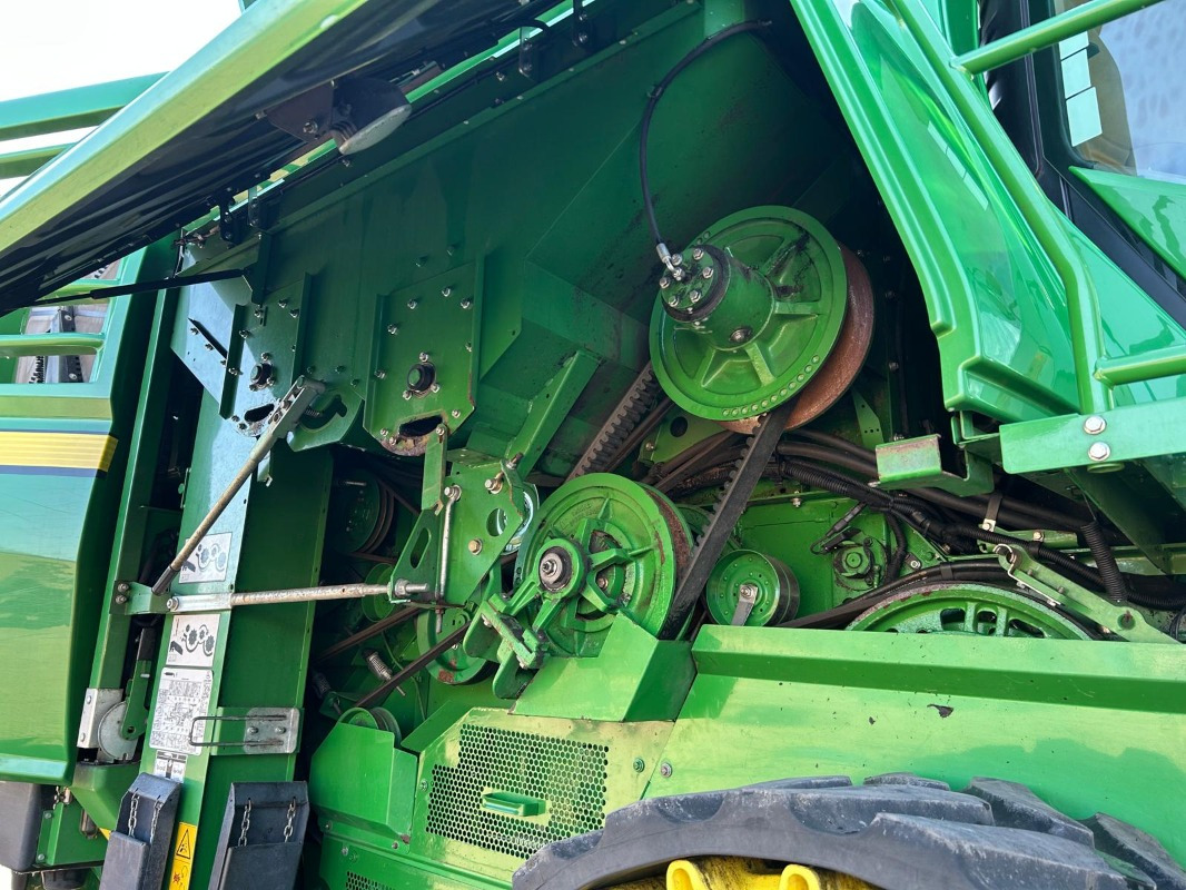 John Deere T660 - حصادة شاملة: صور 4 John Deere T660 - حصادة شاملة: صور 4