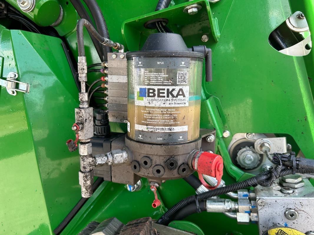 John Deere V461R - معدة تغليف البالات: صور 3 John Deere V461R - معدة تغليف البالات: صور 3