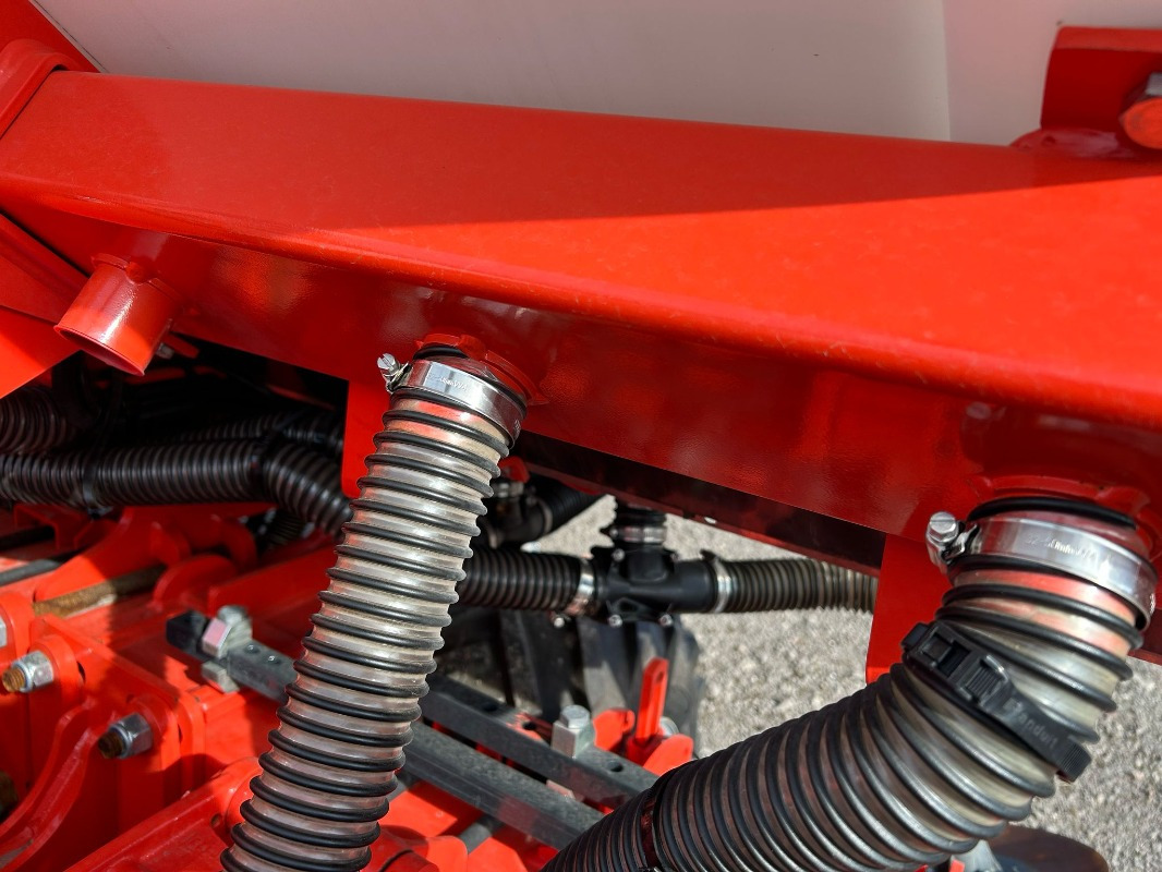Kuhn Maxima 3 RT E *DEMO* - آلات البذر والغرس والشتل: صور 4 Kuhn Maxima 3 RT E *DEMO* - آلات البذر والغرس والشتل: صور 4