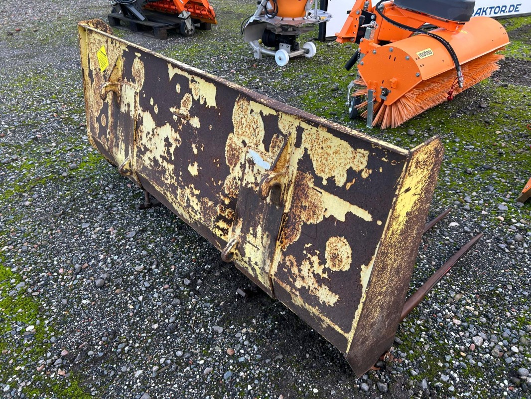 Stoll Dunggabel 1,80M - لوادر وحفارات أمامية: صور 3 Stoll Dunggabel 1,80M - لوادر وحفارات أمامية: صور 3