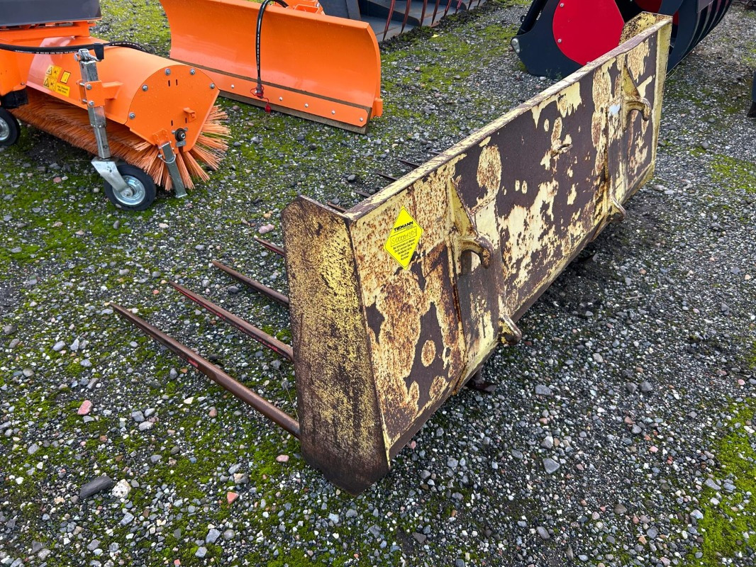 Stoll Dunggabel 1,80M - لوادر وحفارات أمامية: صور 2 Stoll Dunggabel 1,80M - لوادر وحفارات أمامية: صور 2