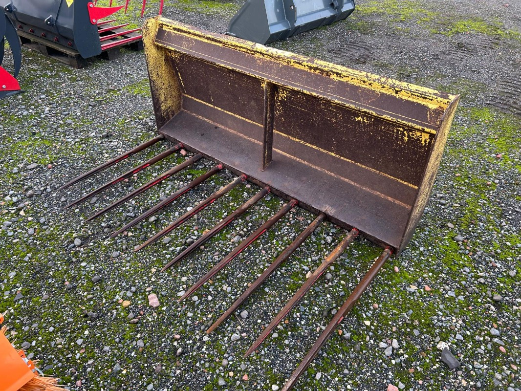 Stoll Dunggabel 1,80M - لوادر وحفارات أمامية: صور 4 Stoll Dunggabel 1,80M - لوادر وحفارات أمامية: صور 4