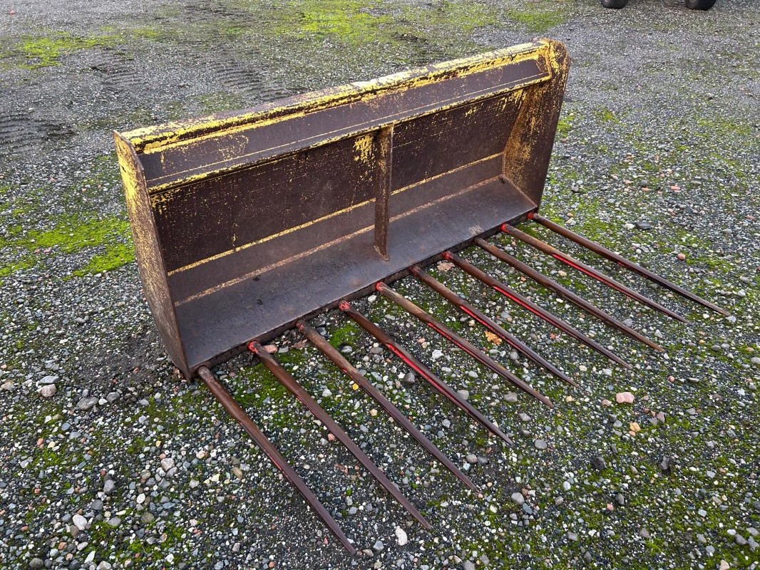 Stoll Dunggabel 1,80M - لوادر وحفارات أمامية: صور 1 Stoll Dunggabel 1,80M - لوادر وحفارات أمامية: صور 1