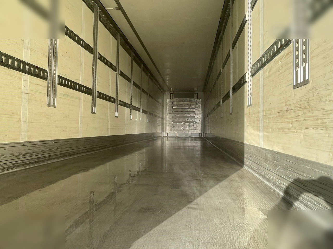 SCHMITZ CARGOBULL - مبردة نصف مقطورة: صور 3 SCHMITZ CARGOBULL - مبردة نصف مقطورة: صور 3