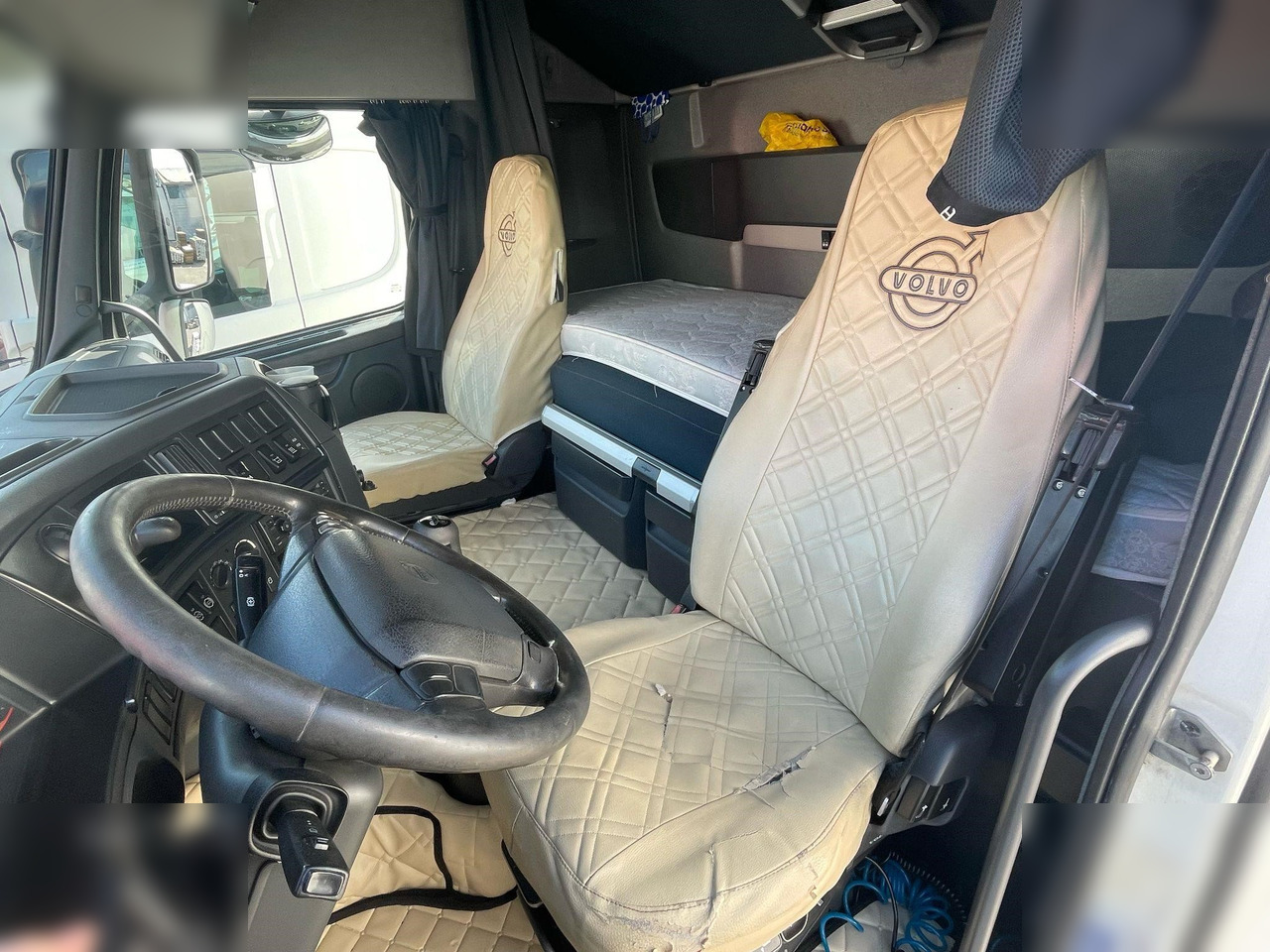VOLVO FH12 - شاحنة جرار: صور 5 VOLVO FH12 - شاحنة جرار: صور 5