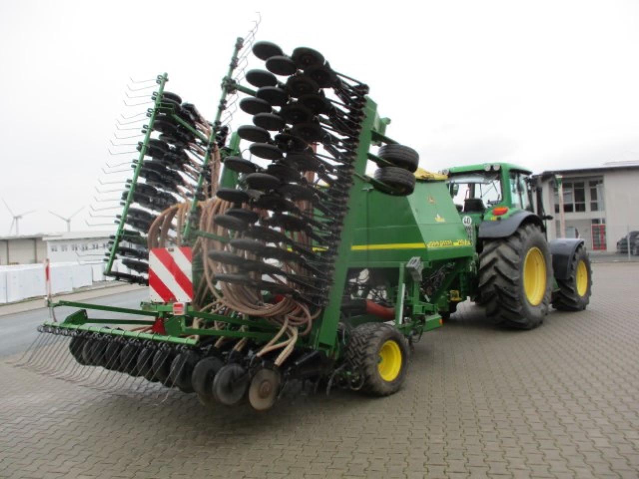John Deere 740 A Isobus - معدات بذار: صور 4 John Deere 740 A Isobus - معدات بذار: صور 4
