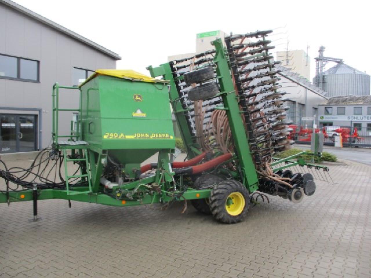 John Deere 740 A Isobus - معدات بذار: صور 1 John Deere 740 A Isobus - معدات بذار: صور 1