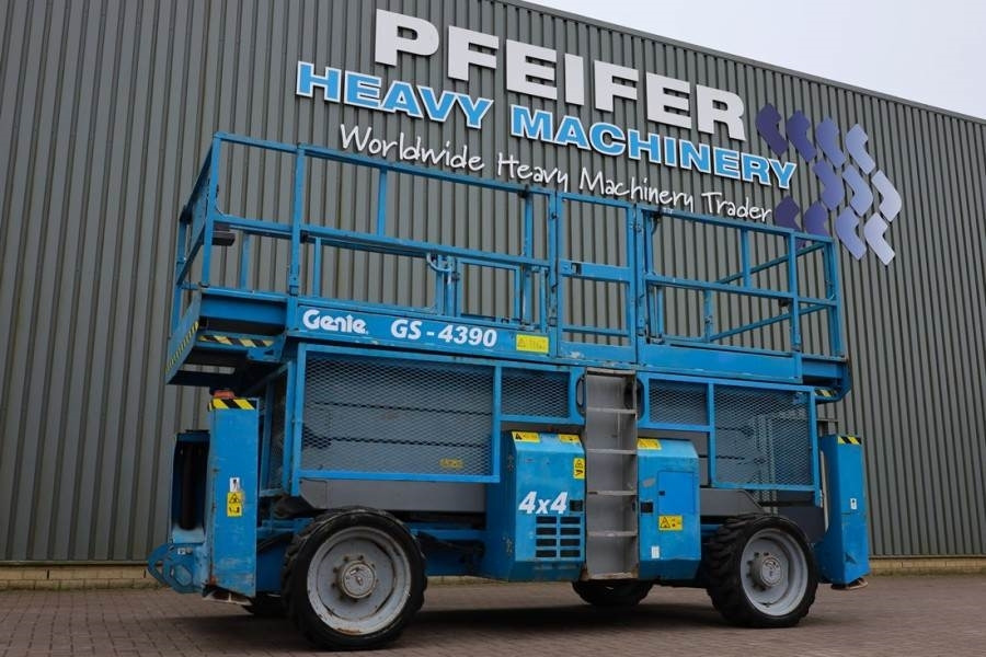 Genie GS4390 Diesel, 4x4 Drive, 15m Working Height, 680k - رافعات مقصية: صور 1 Genie GS4390 Diesel, 4x4 Drive, 15m Working Height, 680k - رافعات مقصية: صور 1