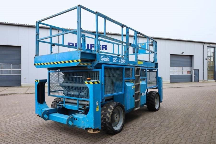 Genie GS4390 Diesel, 4x4 Drive, 15m Working Height, 680k - رافعات مقصية: صور 2 Genie GS4390 Diesel, 4x4 Drive, 15m Working Height, 680k - رافعات مقصية: صور 2