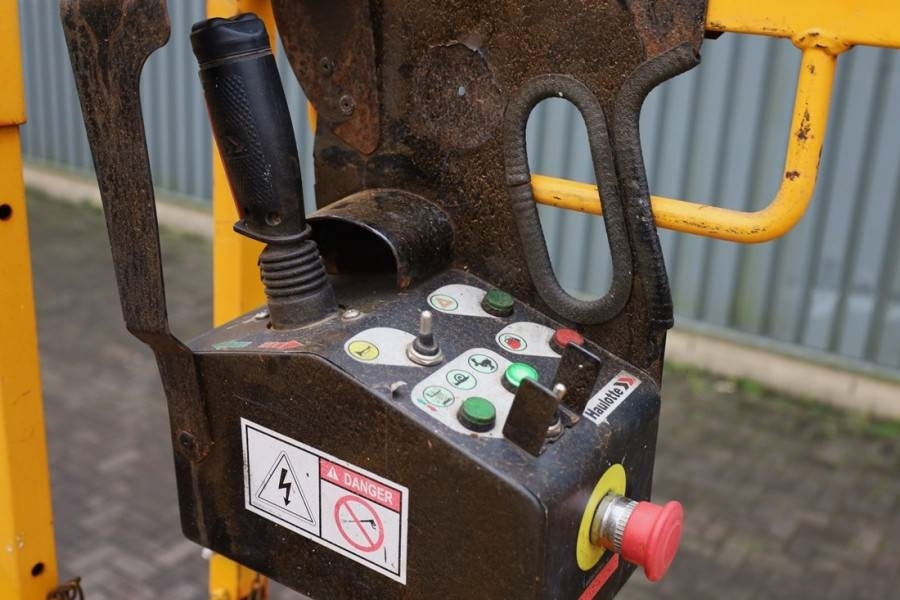 Haulotte Compact 10N As-Is, Electric, 10m Working Height, 2 - رافعات مقصية: صور 5 Haulotte Compact 10N As-Is, Electric, 10m Working Height, 2 - رافعات مقصية: صور 5