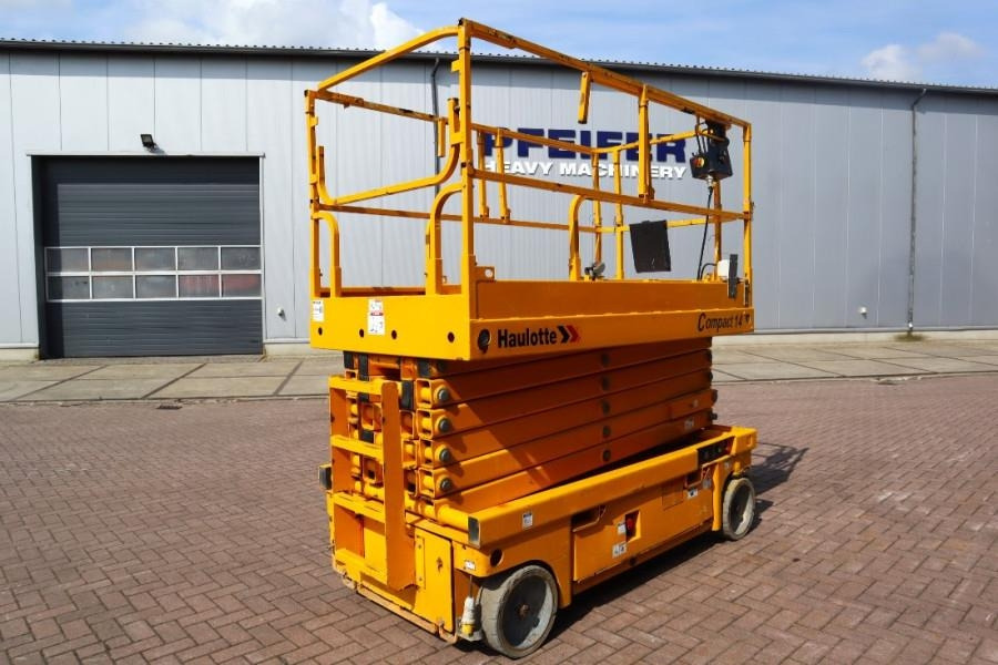 رافعات مقصية Haulotte Compact 14 Electric, 14m Working Height, 350kg Cap: صور 8