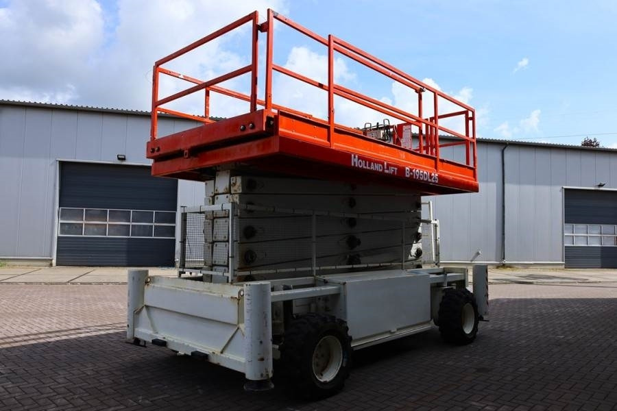 Holland Lift B-195DL25-4WD Diesel, 4x4 Drive, 21.5m Working Hei - رافعات مقصية: صور 2 Holland Lift B-195DL25-4WD Diesel, 4x4 Drive, 21.5m Working Hei - رافعات مقصية: صور 2