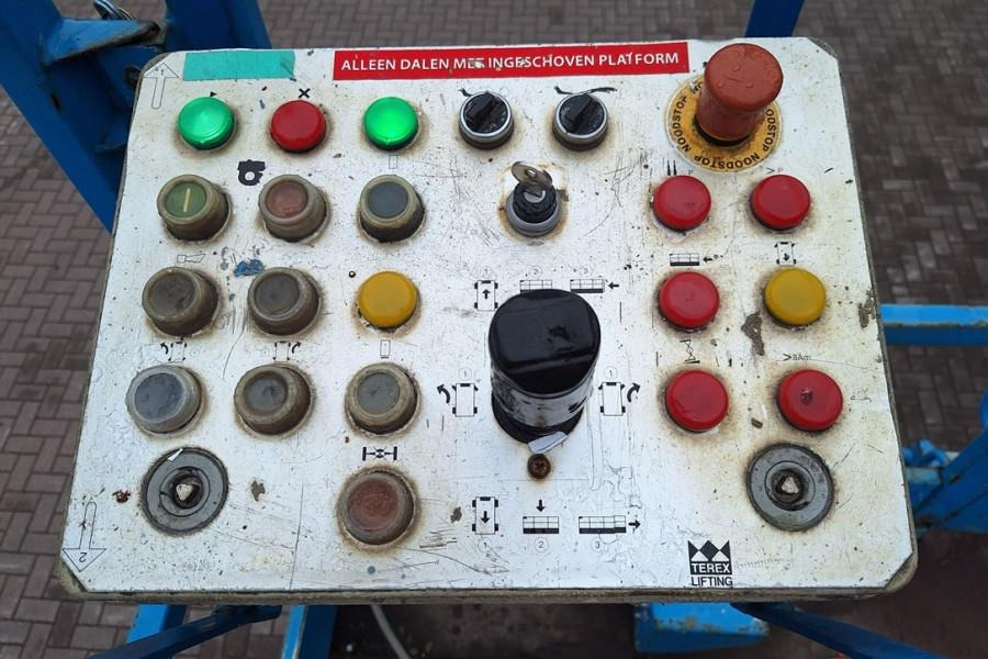 Holland Lift Megastar G300 Diesel, 4x4x4 Drive, 33.5m Working H - رافعات مقصية: صور 4 Holland Lift Megastar G300 Diesel, 4x4x4 Drive, 33.5m Working H - رافعات مقصية: صور 4