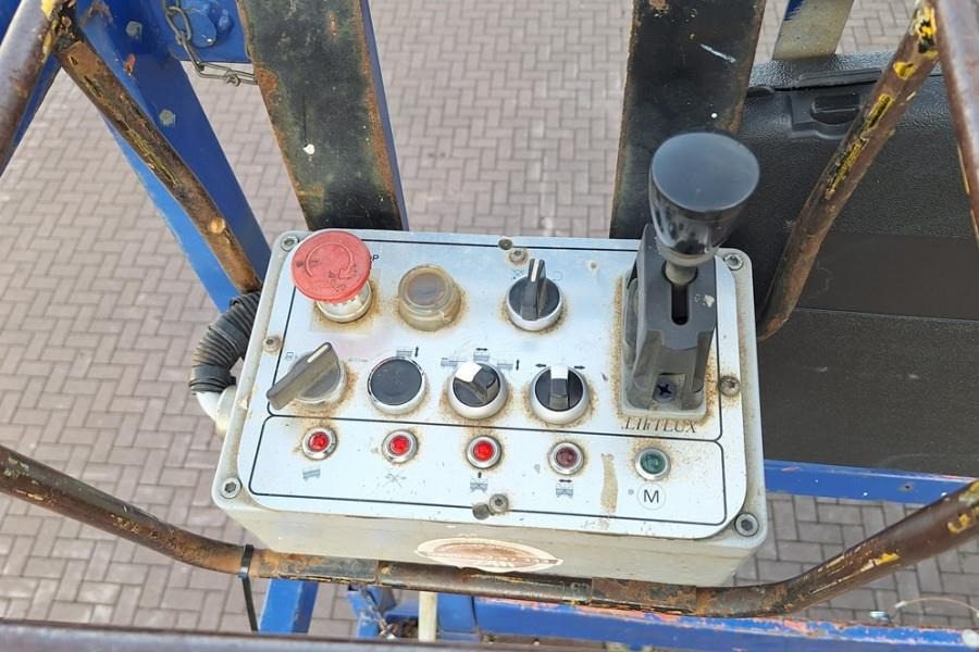 Liftlux SL205-25D4WDS/P Diesel, 4x4 Drive, Hydraulic Deck - رافعات مقصية: صور 4 Liftlux SL205-25D4WDS/P Diesel, 4x4 Drive, Hydraulic Deck - رافعات مقصية: صور 4