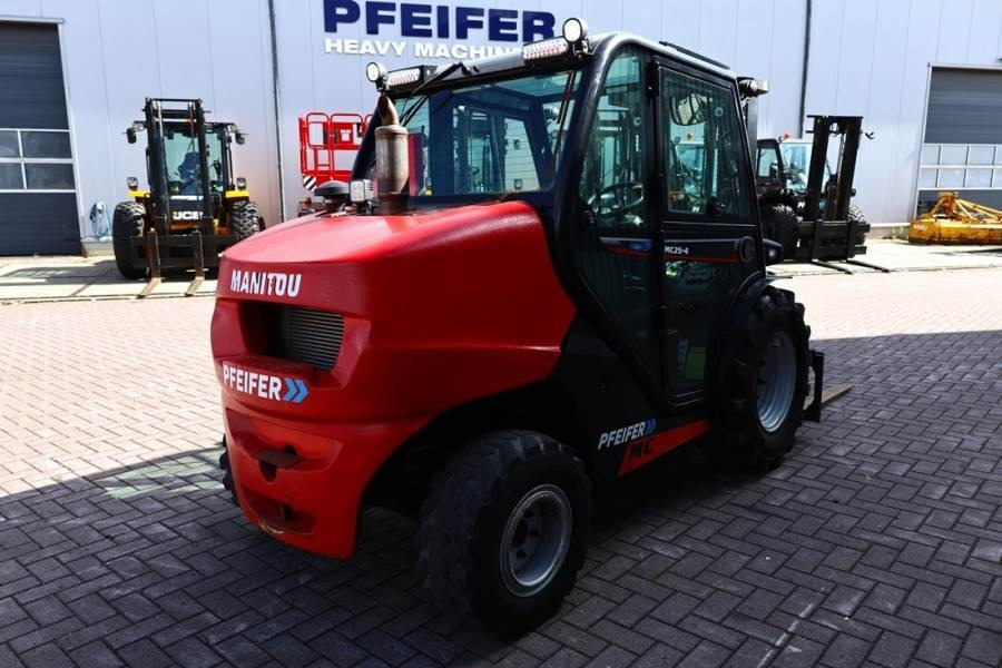 Manitou MC25-4 Valid Inspection, *Guarantee, Diesel, 4x4 D - شاحنات الطرق الوعرة: صور 2 Manitou MC25-4 Valid Inspection, *Guarantee, Diesel, 4x4 D - شاحنات الطرق الوعرة: صور 2