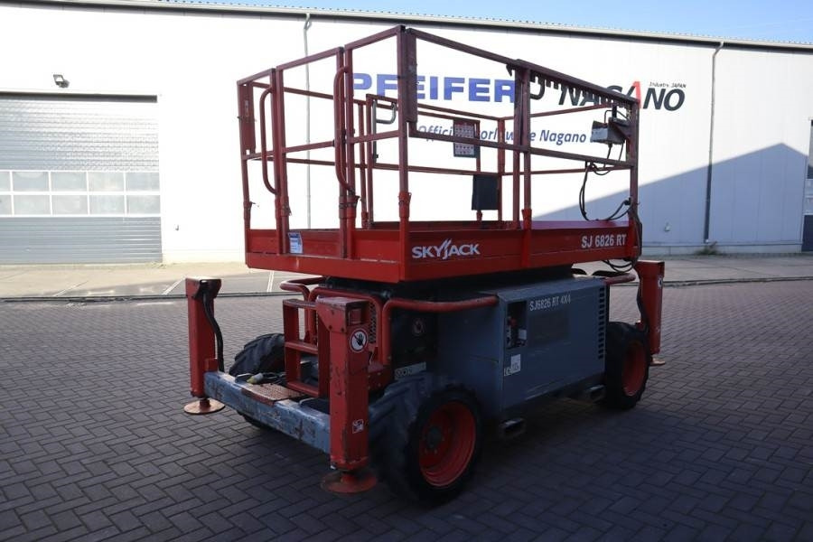 SkyJack SJ6826 Diesel, 4x4 Drive, 10m Working Height, 567k - رافعات مقصية: صور 3 SkyJack SJ6826 Diesel, 4x4 Drive, 10m Working Height, 567k - رافعات مقصية: صور 3