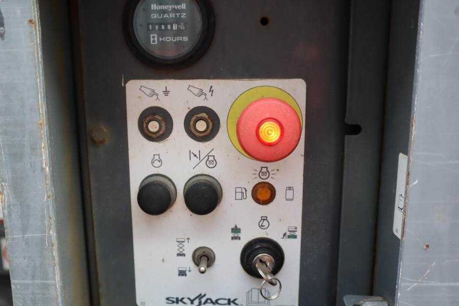 SkyJack SJ6826 Diesel, 4x4 Drive, 10m Working Height, 567k - رافعات مقصية: صور 3 SkyJack SJ6826 Diesel, 4x4 Drive, 10m Working Height, 567k - رافعات مقصية: صور 3