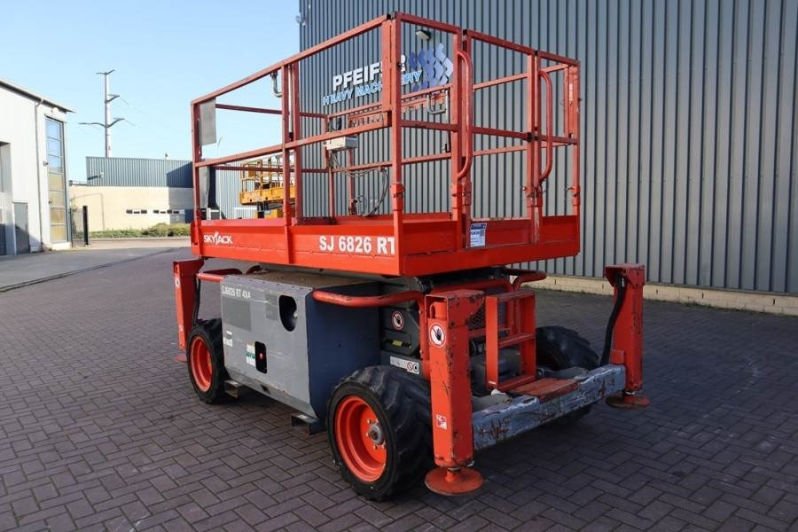 SkyJack SJ6826 Diesel, 4x4 Drive, 10m Working Height, 567k - رافعات مقصية: صور 4 SkyJack SJ6826 Diesel, 4x4 Drive, 10m Working Height, 567k - رافعات مقصية: صور 4