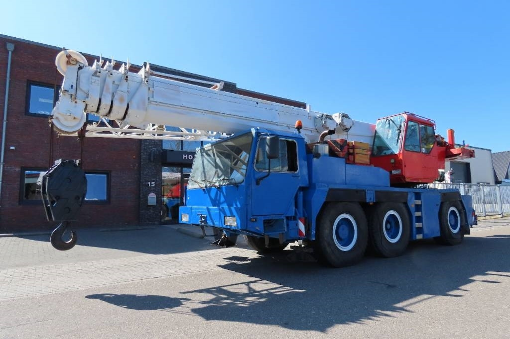 Liebherr LTM 1050-1 - رافعة لجميع التضاريس: صور 1 Liebherr LTM 1050-1 - رافعة لجميع التضاريس: صور 1
