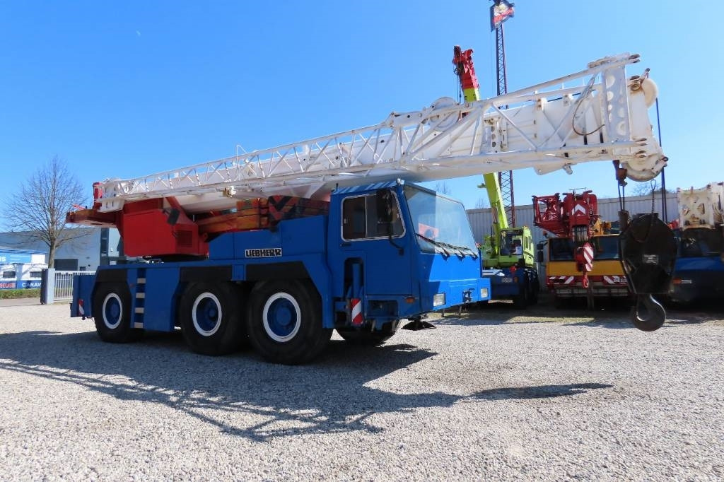 Liebherr LTM 1050-1 - رافعة لجميع التضاريس: صور 2 Liebherr LTM 1050-1 - رافعة لجميع التضاريس: صور 2