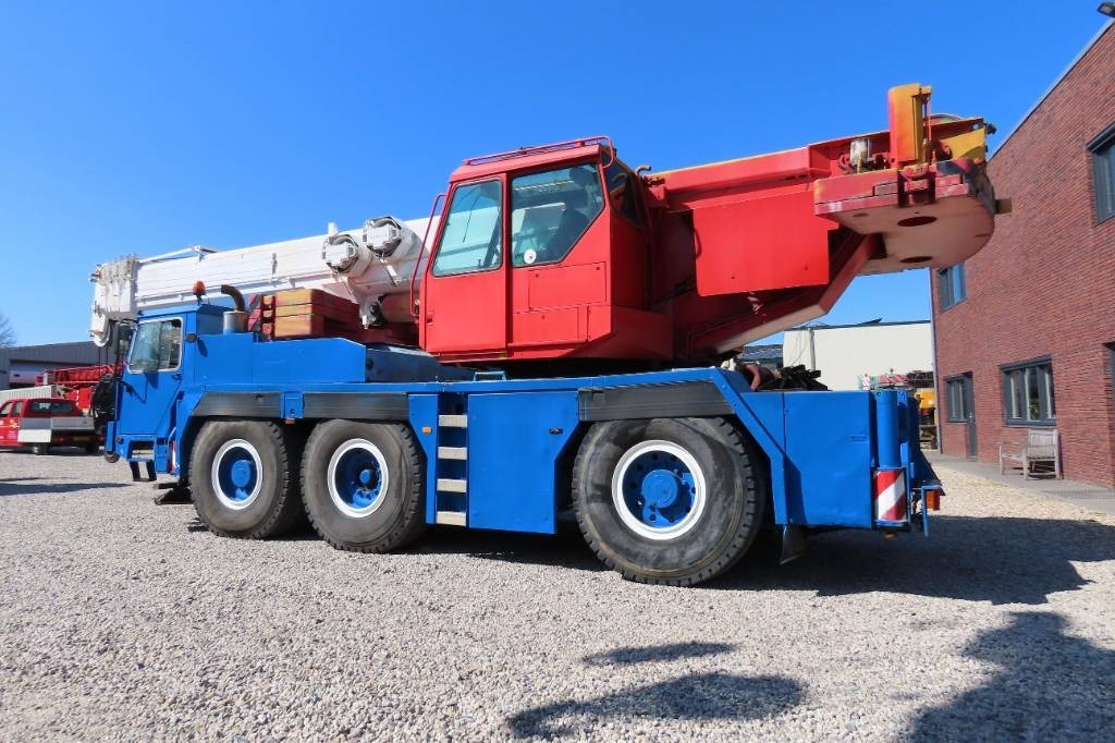 Liebherr LTM 1050-1 - رافعة لجميع التضاريس: صور 4 Liebherr LTM 1050-1 - رافعة لجميع التضاريس: صور 4