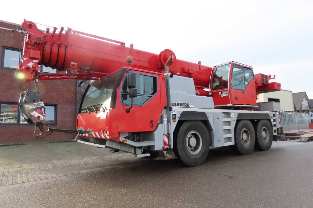 Liebherr LTM 1055-3.2 - رافعة لجميع التضاريس: صور 1 Liebherr LTM 1055-3.2 - رافعة لجميع التضاريس: صور 1