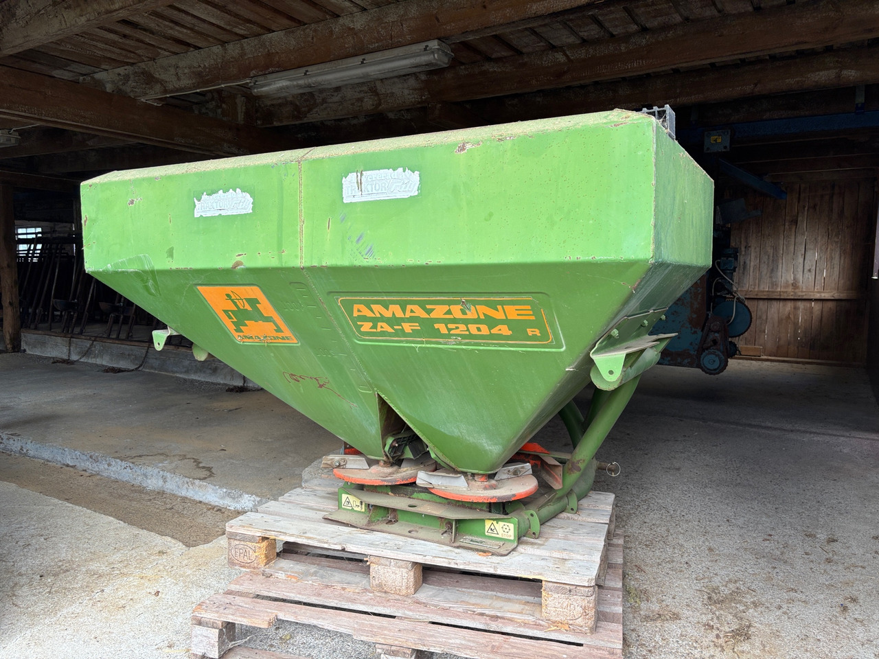 Amazone ZA-F 1204 R - آلة رش الأسمدة: صور 1 Amazone ZA-F 1204 R - آلة رش الأسمدة: صور 1