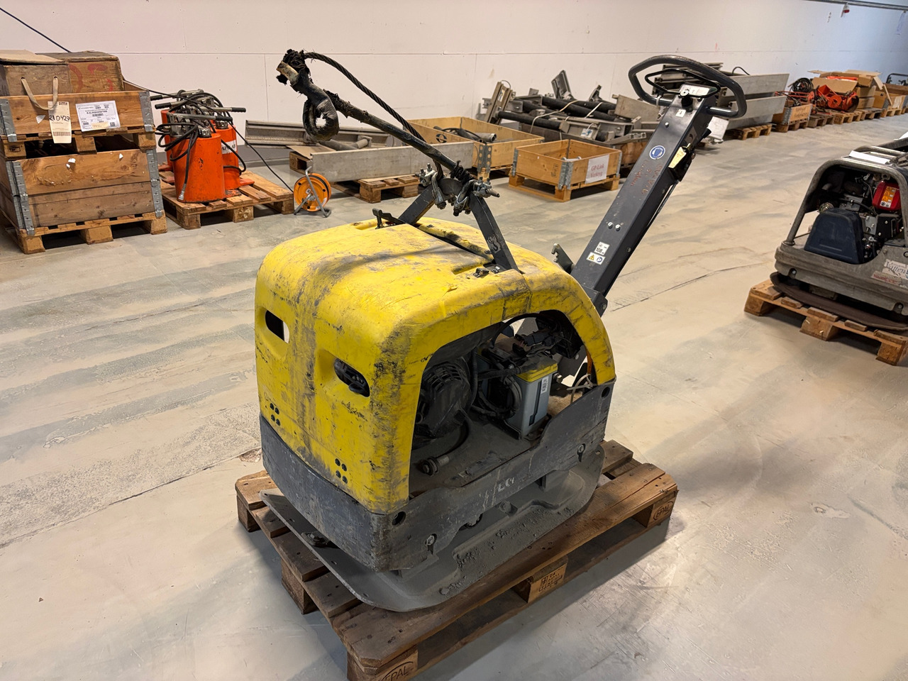 Atlas Copco LG 400 - صفائح اهتزازية: صور 1 Atlas Copco LG 400 - صفائح اهتزازية: صور 1
