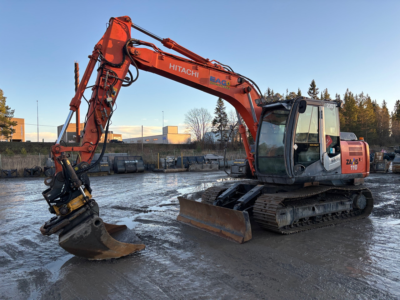Hitachi ZX 110-3 - حفارة: صور 1 Hitachi ZX 110-3 - حفارة: صور 1