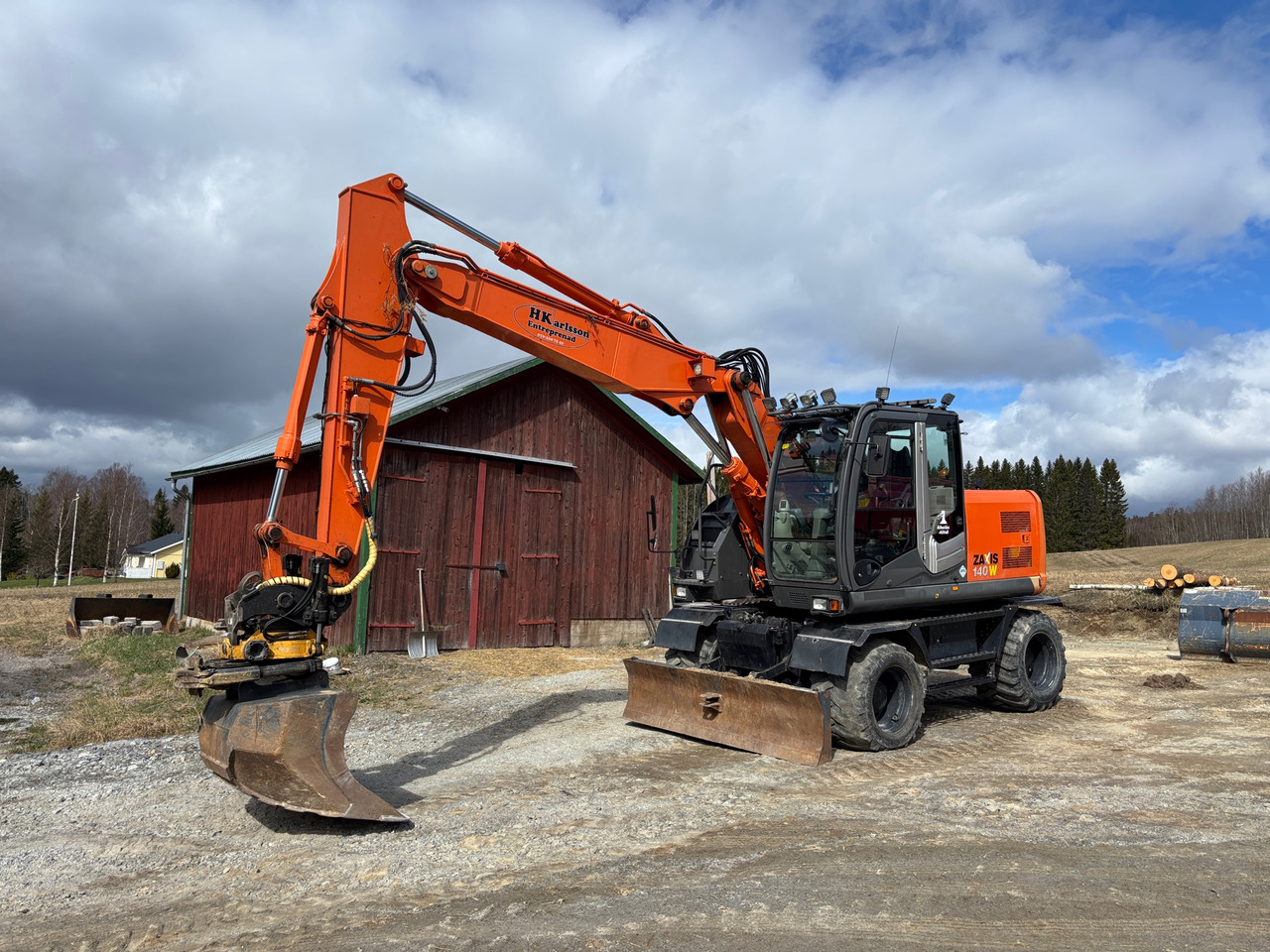 Hitachi ZX140W-3 - حفارة: صور 1 Hitachi ZX140W-3 - حفارة: صور 1