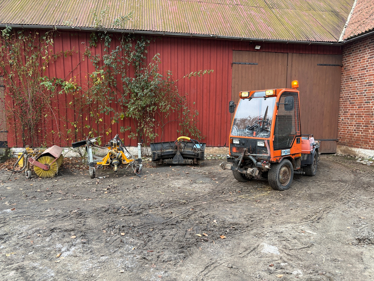 Holder C200 - سيارة بلدية: صور 1 Holder C200 - سيارة بلدية: صور 1