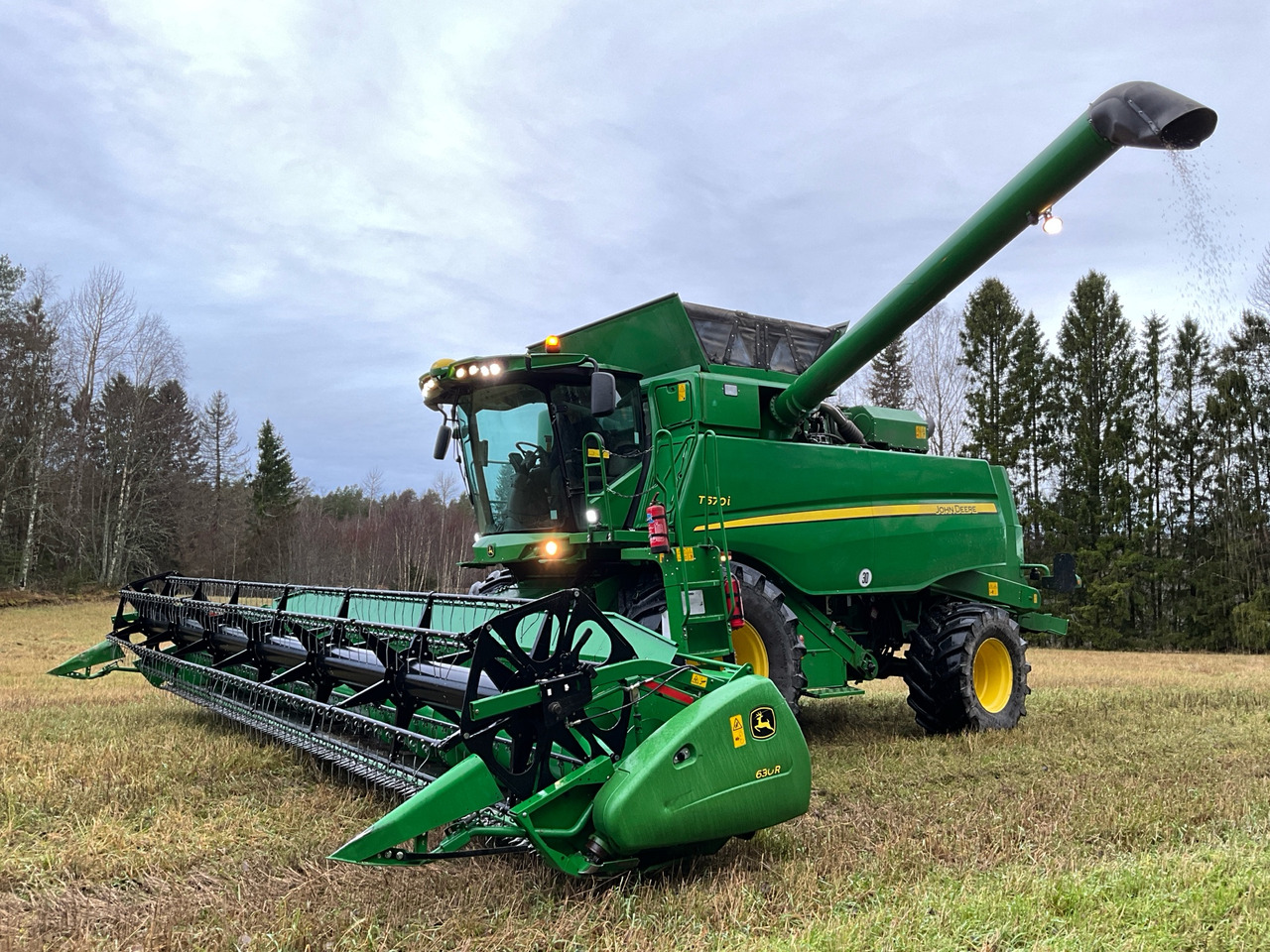 John Deere T670i - حصادة شاملة: صور 1 John Deere T670i - حصادة شاملة: صور 1