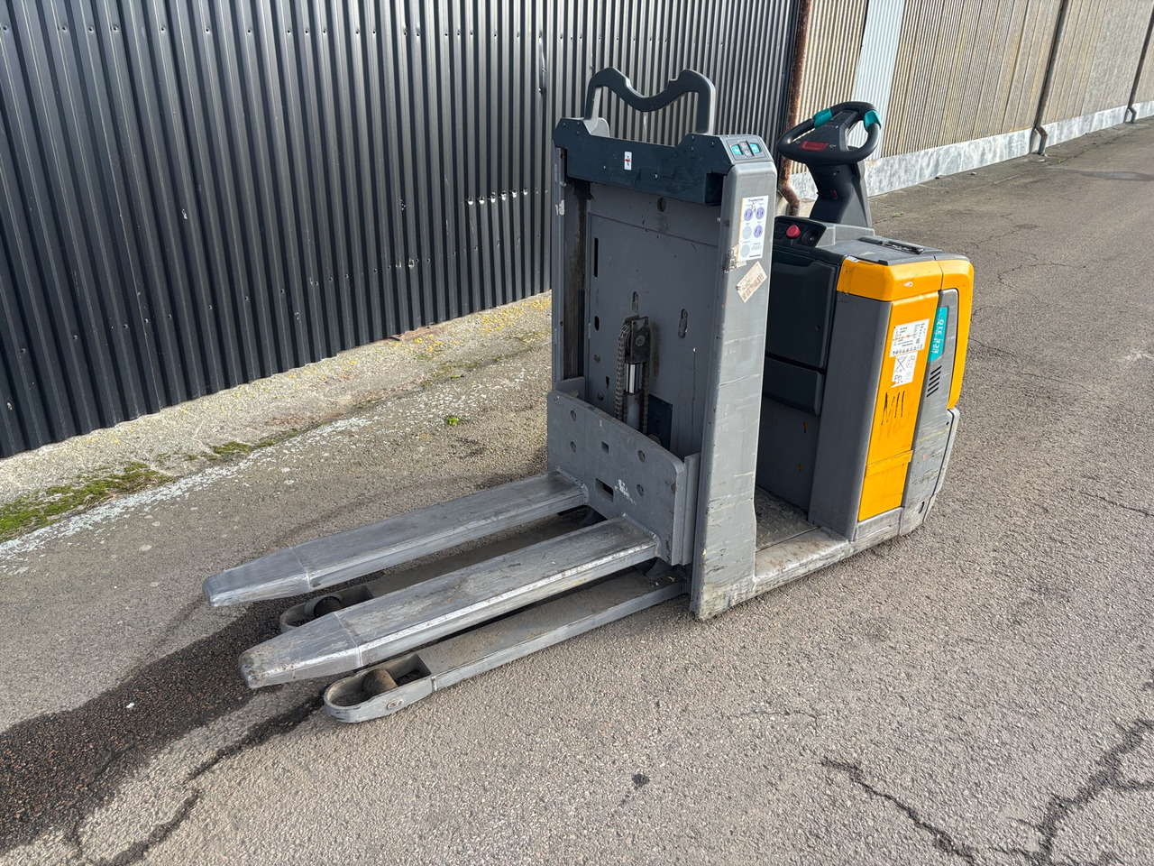 Jungheinrich ECE 310 - معدات المناولة: صور 1 Jungheinrich ECE 310 - معدات المناولة: صور 1