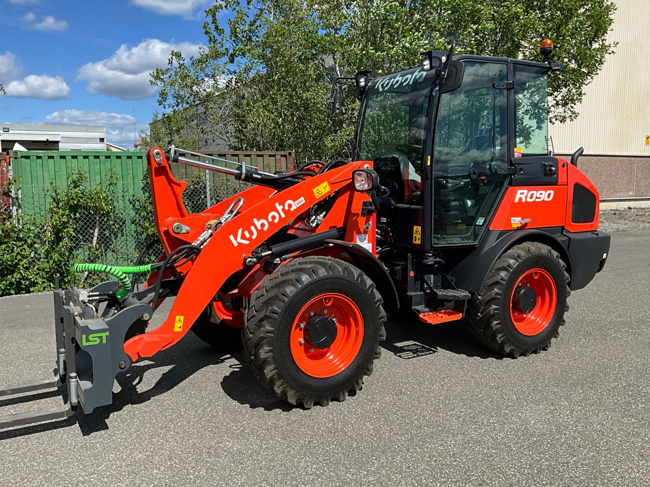 Kubota R090 - اللودر بعجل: صور 1 Kubota R090 - اللودر بعجل: صور 1