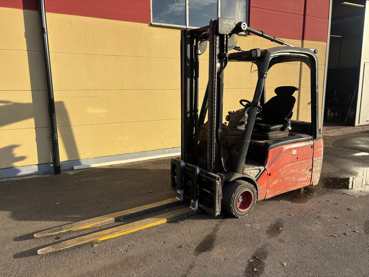 Linde E18L-01 - معدات المناولة: صور 1 Linde E18L-01 - معدات المناولة: صور 1