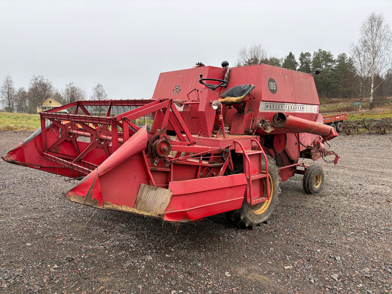 Massey Ferguson 186 - حصادة شاملة: صور 1 Massey Ferguson 186 - حصادة شاملة: صور 1