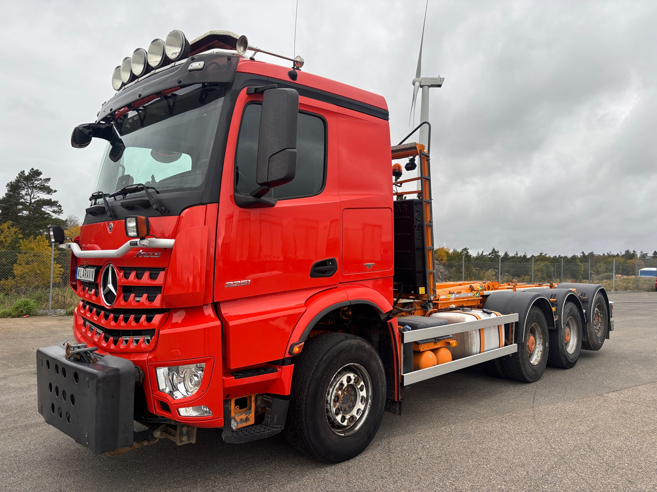 Mercedes-Benz Arocs 3251 - شاحنة ذات الخطاف: صور 1 Mercedes-Benz Arocs 3251 - شاحنة ذات الخطاف: صور 1