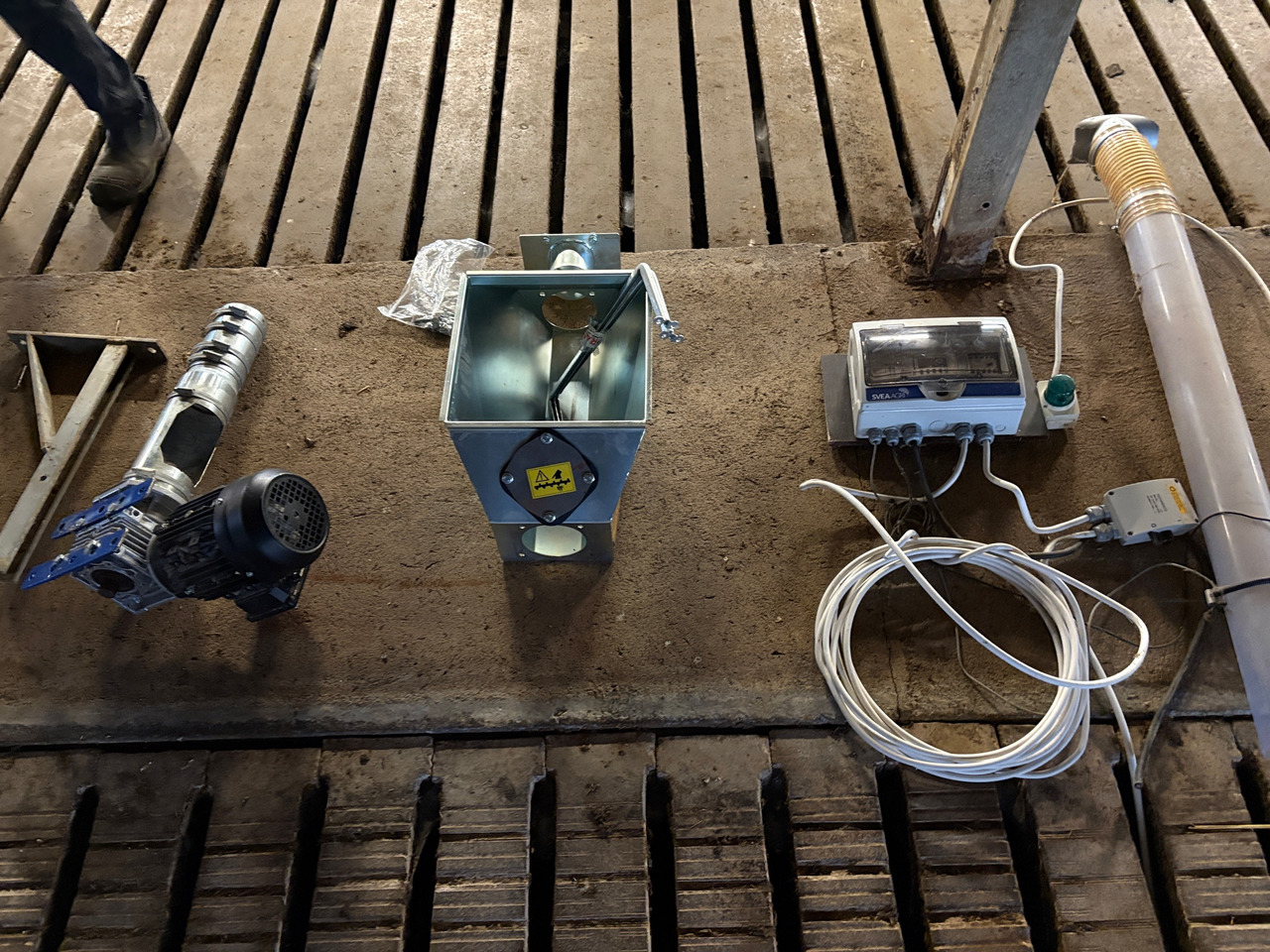 Svea Agri 90 - المعدات لتربية الماشية: صور 1 Svea Agri 90 - المعدات لتربية الماشية: صور 1