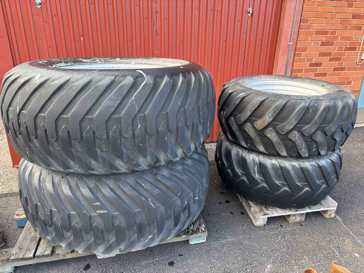 Trelleborg 404 / 421 - الإطارات - الآلات والماكينات الزراعية: صور 1 Trelleborg 404 / 421 - الإطارات - الآلات والماكينات الزراعية: صور 1