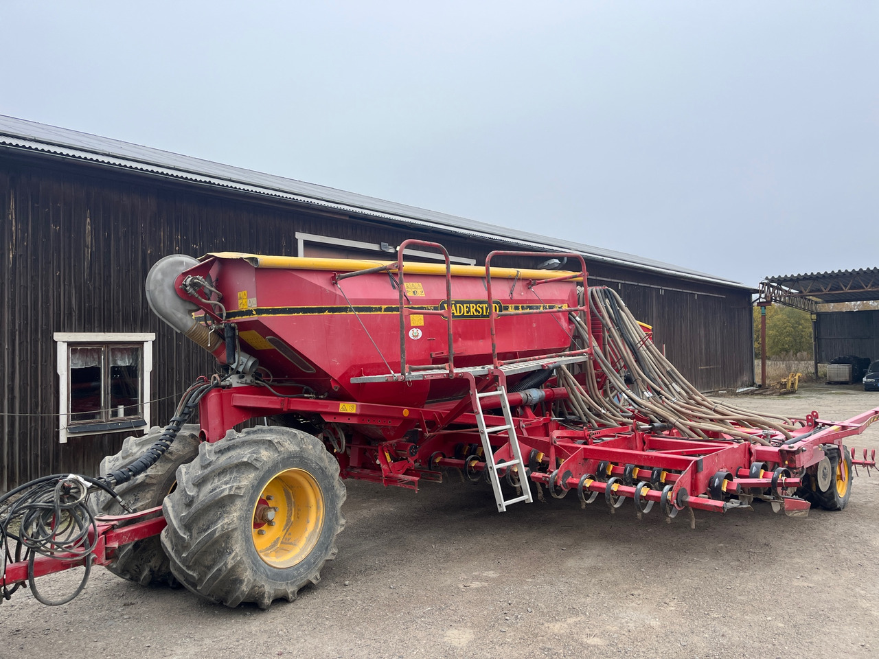 Väderstad Rapid A600C - آلات البذر والغرس والشتل: صور 1 Väderstad Rapid A600C - آلات البذر والغرس والشتل: صور 1