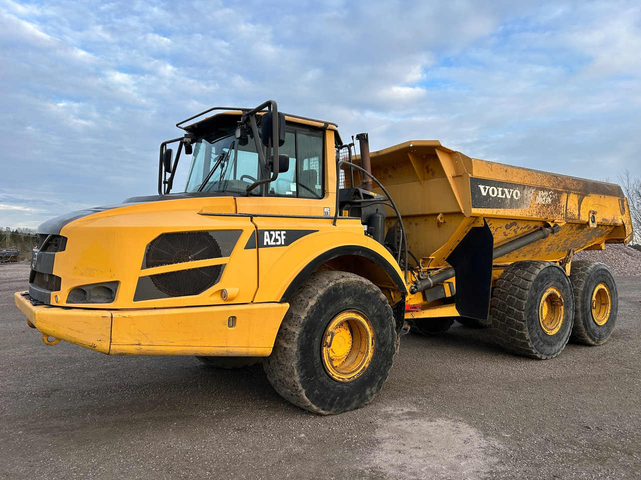 Volvo A25F - قلابة شاحنة: صور 1 Volvo A25F - قلابة شاحنة: صور 1