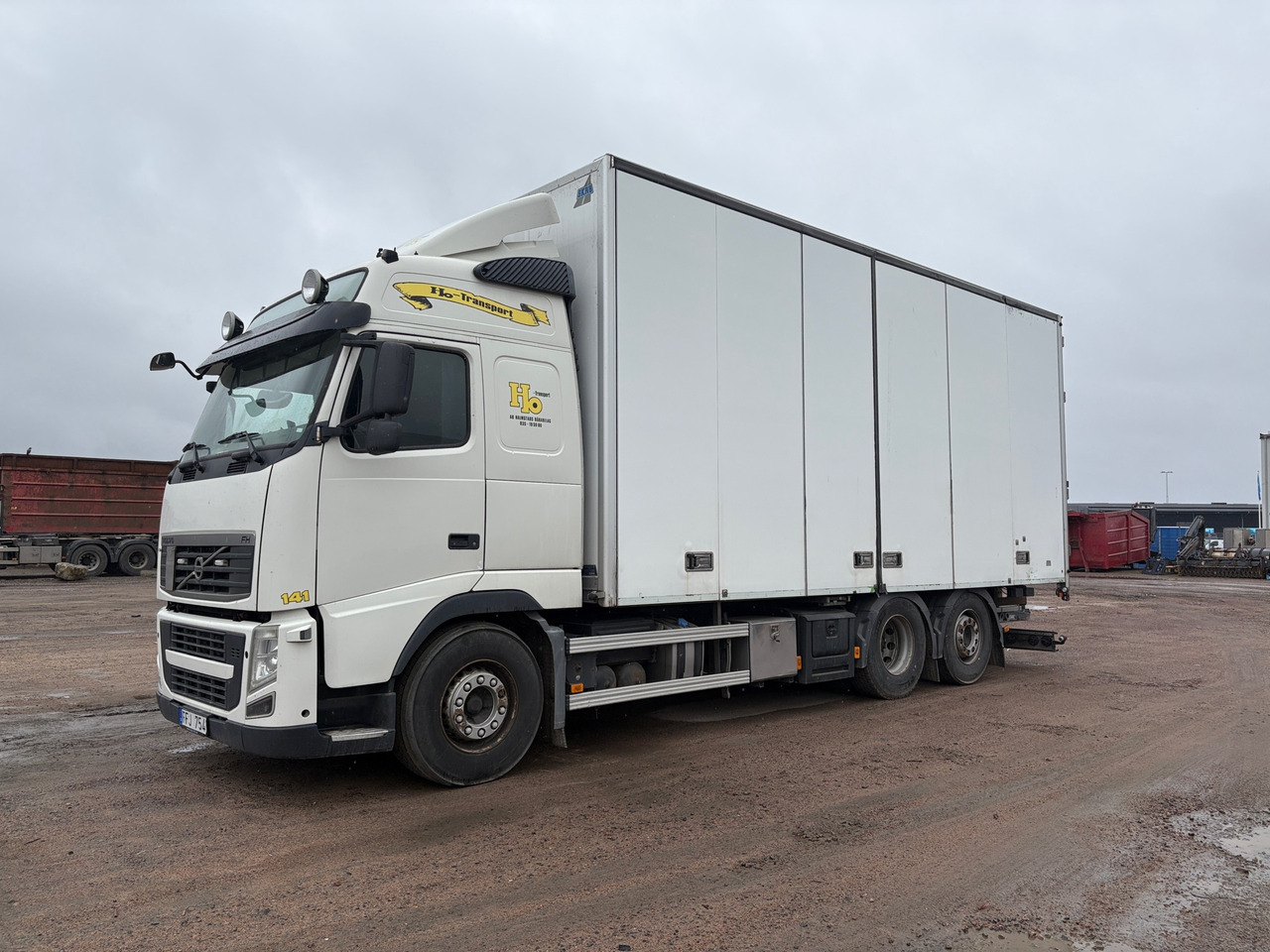 Volvo FH 6x2 - بصندوق مغلق شاحنة: صور 1 Volvo FH 6x2 - بصندوق مغلق شاحنة: صور 1