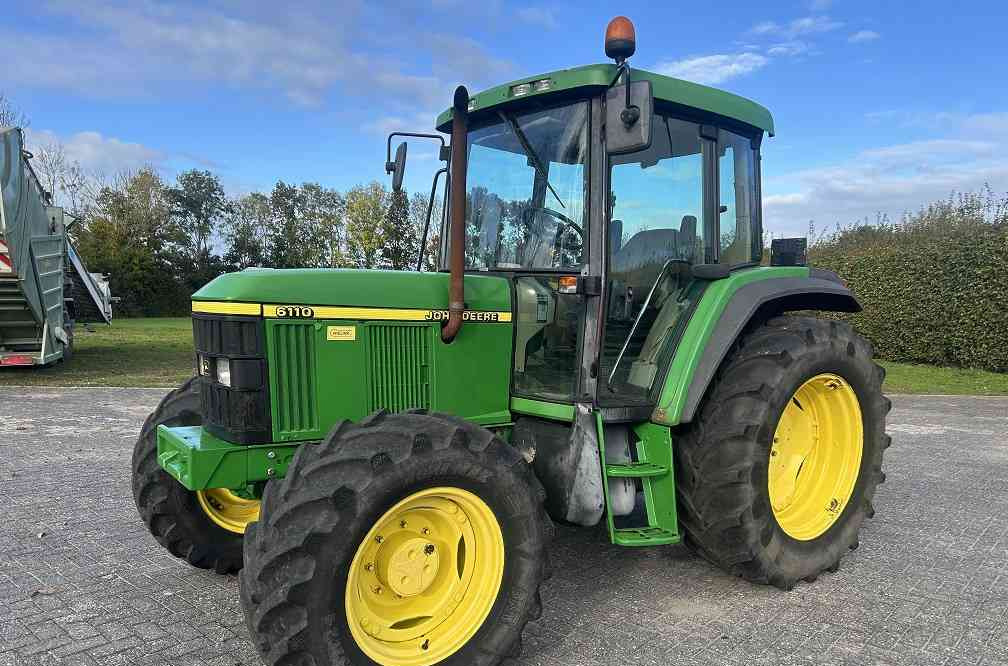 John Deere 6110 - جرار: صور 1 John Deere 6110 - جرار: صور 1