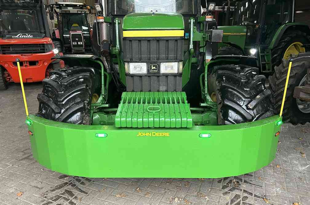 John Deere frontbumper - كأس مترعة - الآلات والماكينات الزراعية: صور 1 John Deere frontbumper - كأس مترعة - الآلات والماكينات الزراعية: صور 1