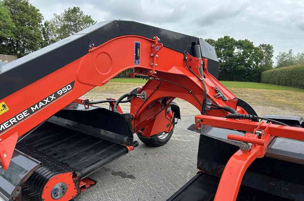 Kuhn Merge Maxx 950 bandhark - لمّامَة القش: صور 4 Kuhn Merge Maxx 950 bandhark - لمّامَة القش: صور 4
