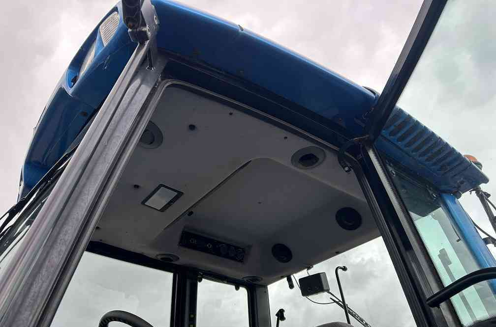 Valtra T130 trekker - جرار: صور 5 Valtra T130 trekker - جرار: صور 5