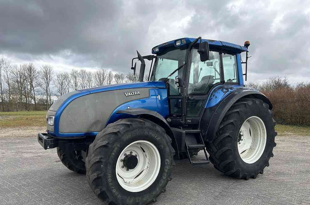 Valtra T130 trekker - جرار: صور 1 Valtra T130 trekker - جرار: صور 1