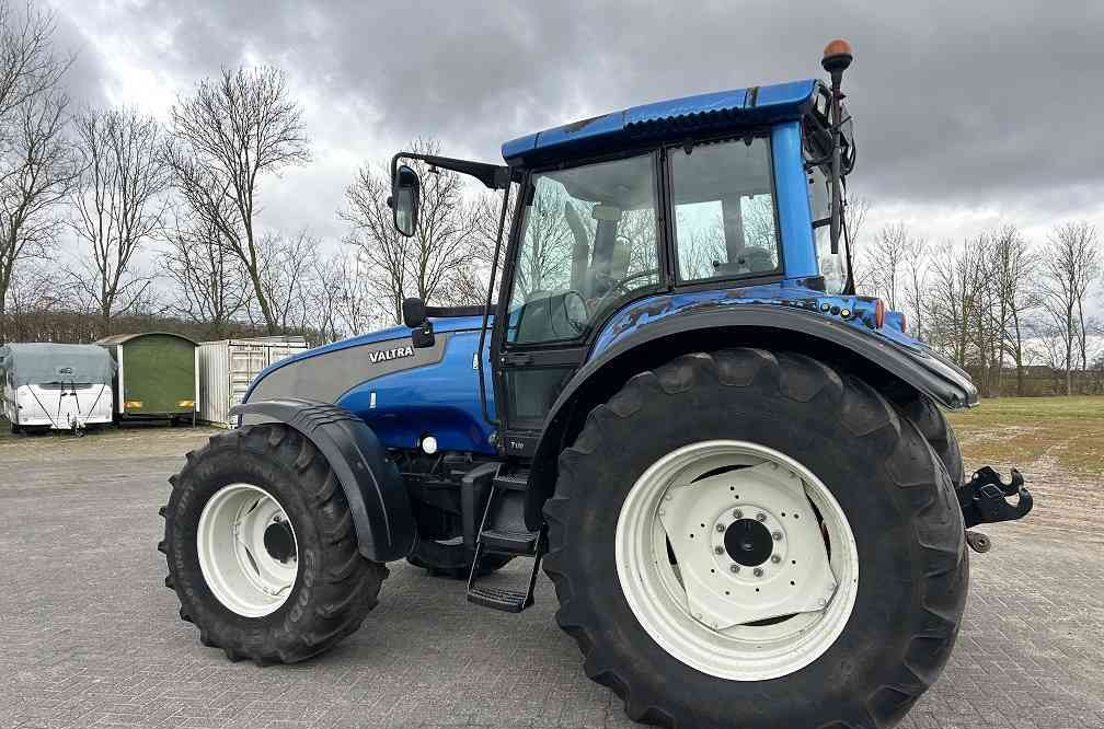Valtra T130 trekker - جرار: صور 2 Valtra T130 trekker - جرار: صور 2