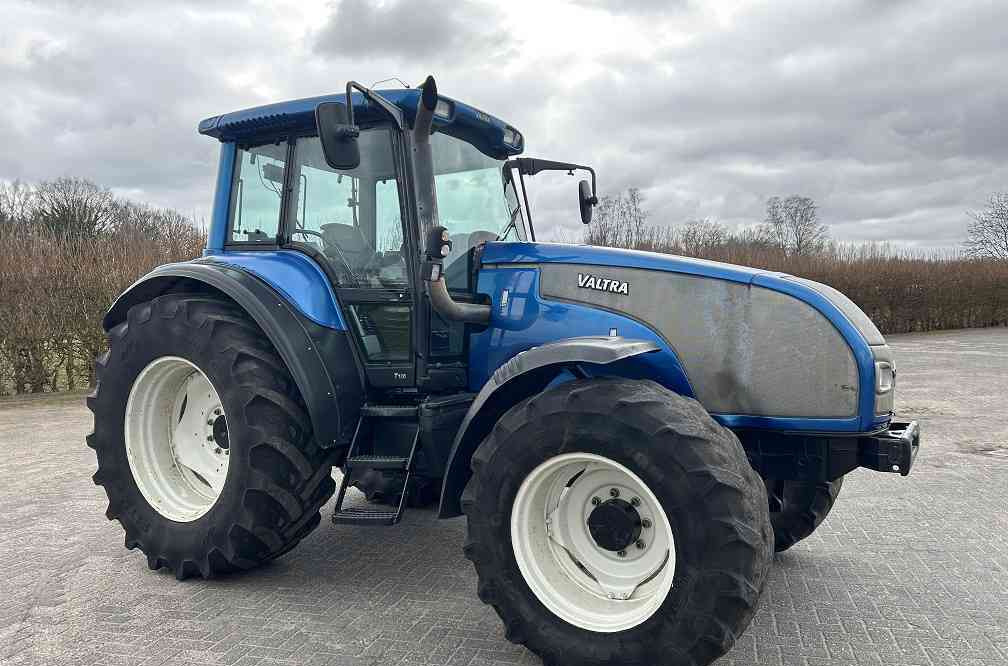 Valtra T130 trekker - جرار: صور 4 Valtra T130 trekker - جرار: صور 4