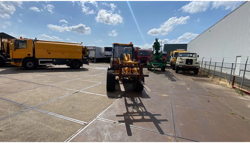 JCB KNIKSCHOVEL 406 - اللودر بعجل: صور 3 JCB KNIKSCHOVEL 406 - اللودر بعجل: صور 3
